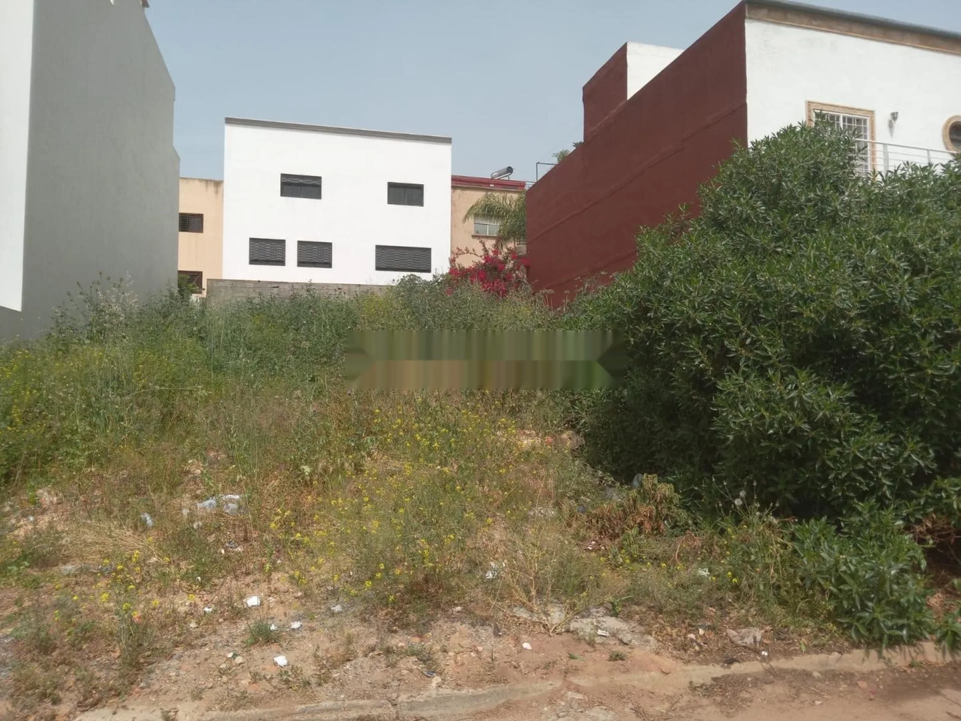 Terrain de 240 m² à vendre à Bouskoura