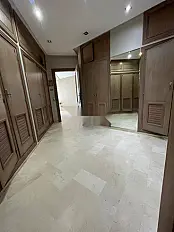 Appartement à louer 4 Chambres 242 m² à Hôpitaux