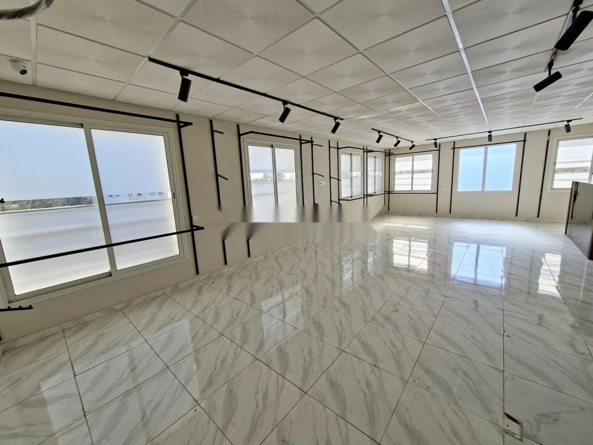 Super Bureau 80 m2 Bd Oum Rabii