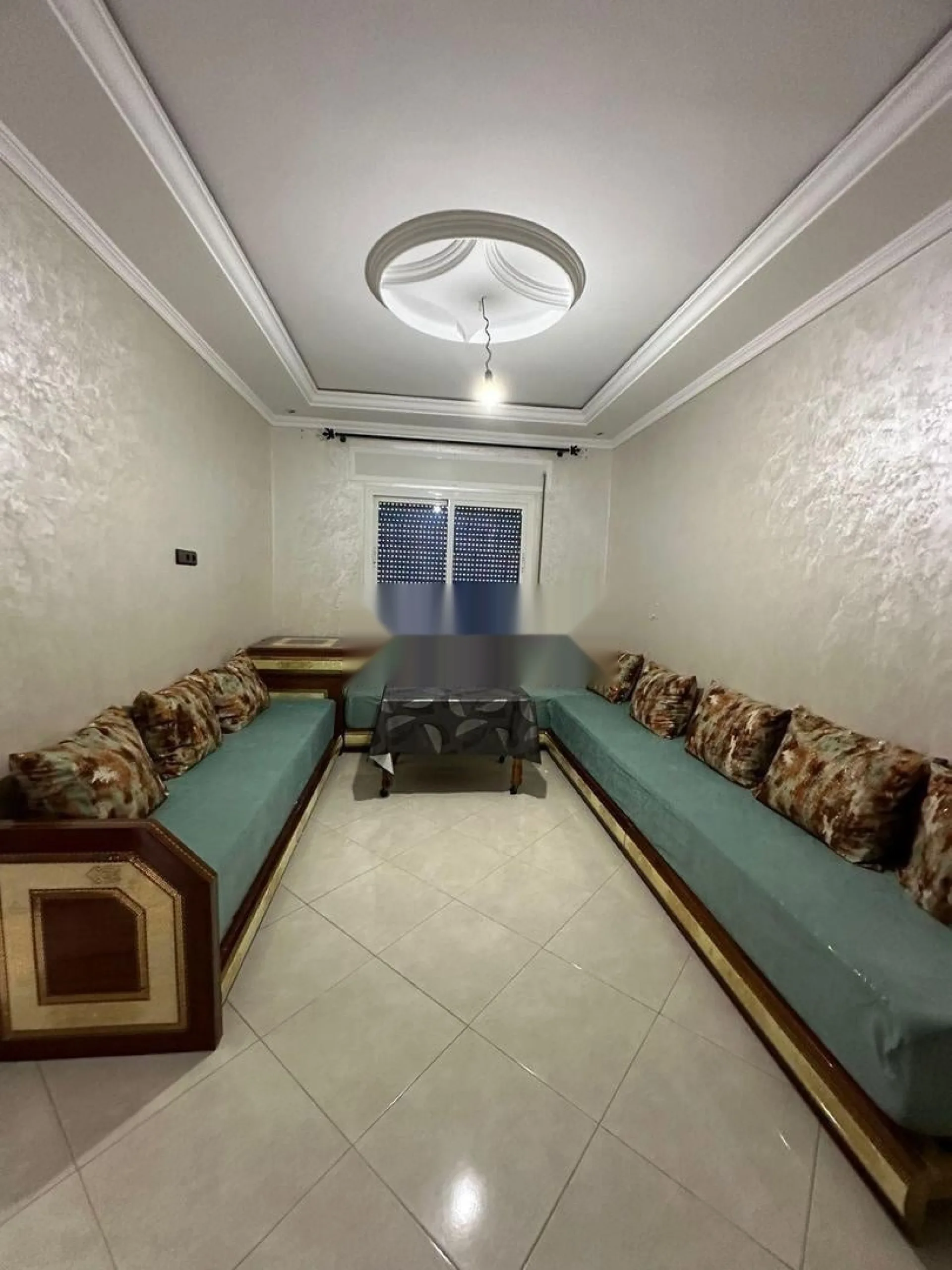 Appartement titré à vendre, deuxième étage meublé. Ascenseur disponible.