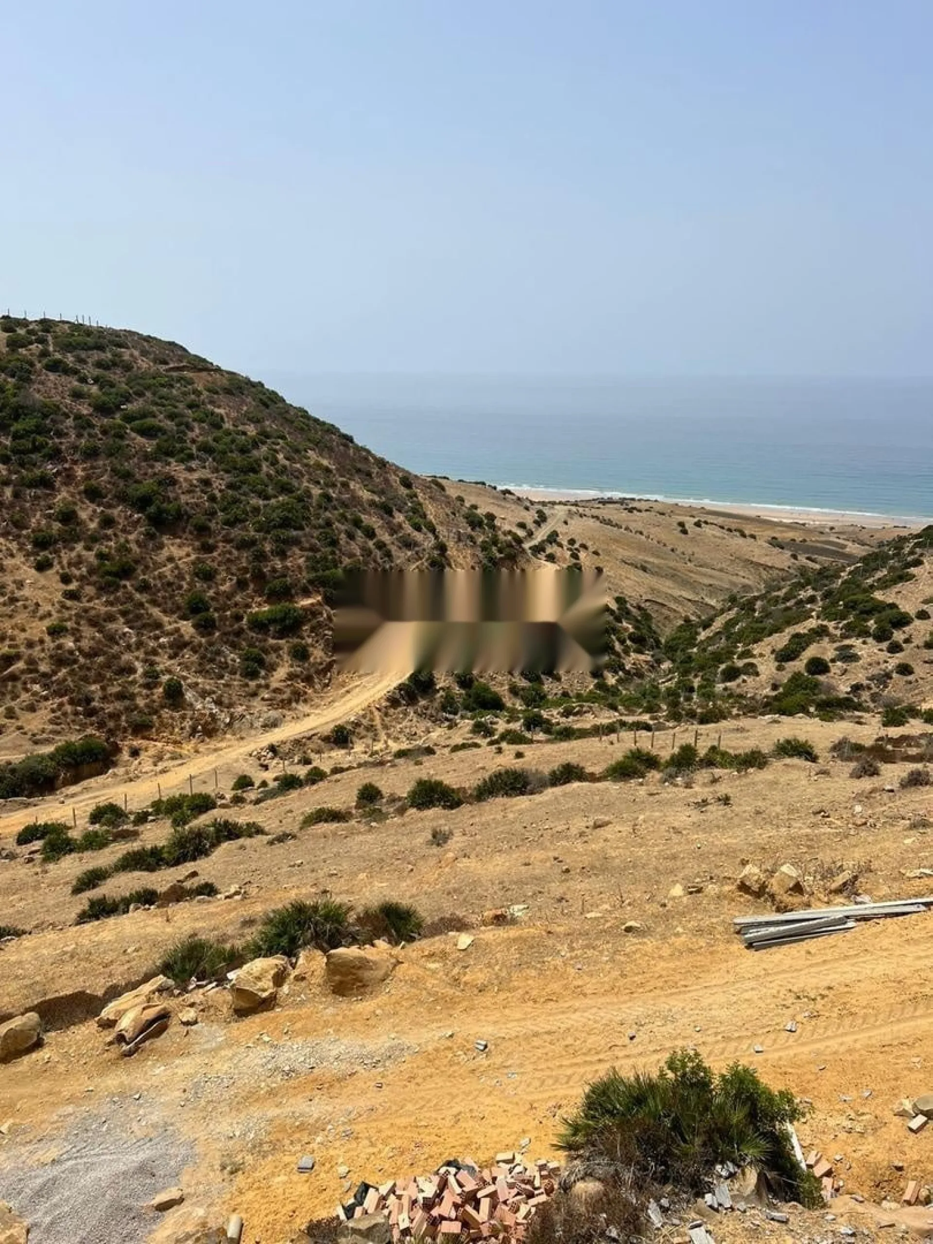 Terrain titré à vendre - vue plage et montagne