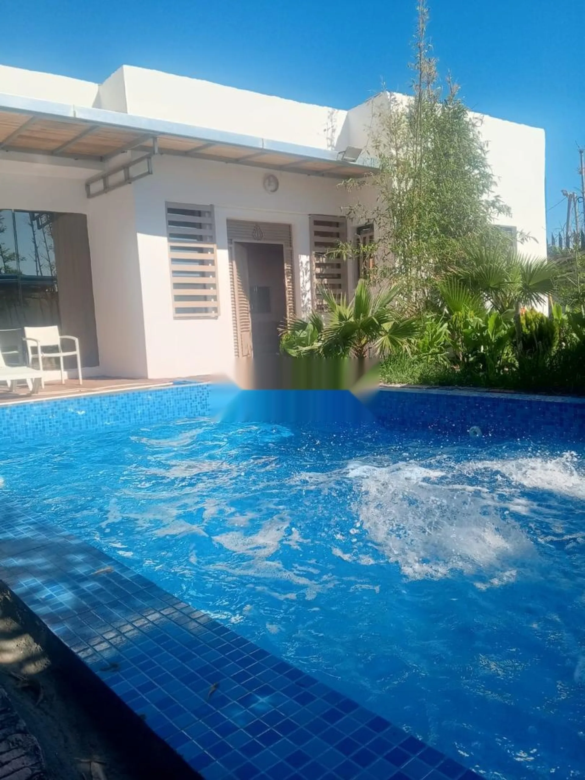 Villa de luxe avec grande piscine et jardin