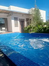 Villa de luxe avec grande piscine et jardin