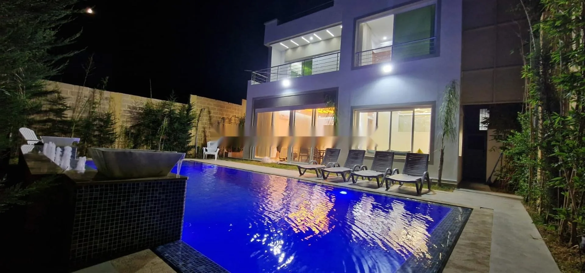 Villa de luxe avec grande piscine et jardin