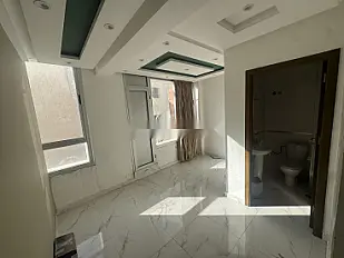 مكاتب للإيجار مكيفة في القطاع الإداري بالمركز