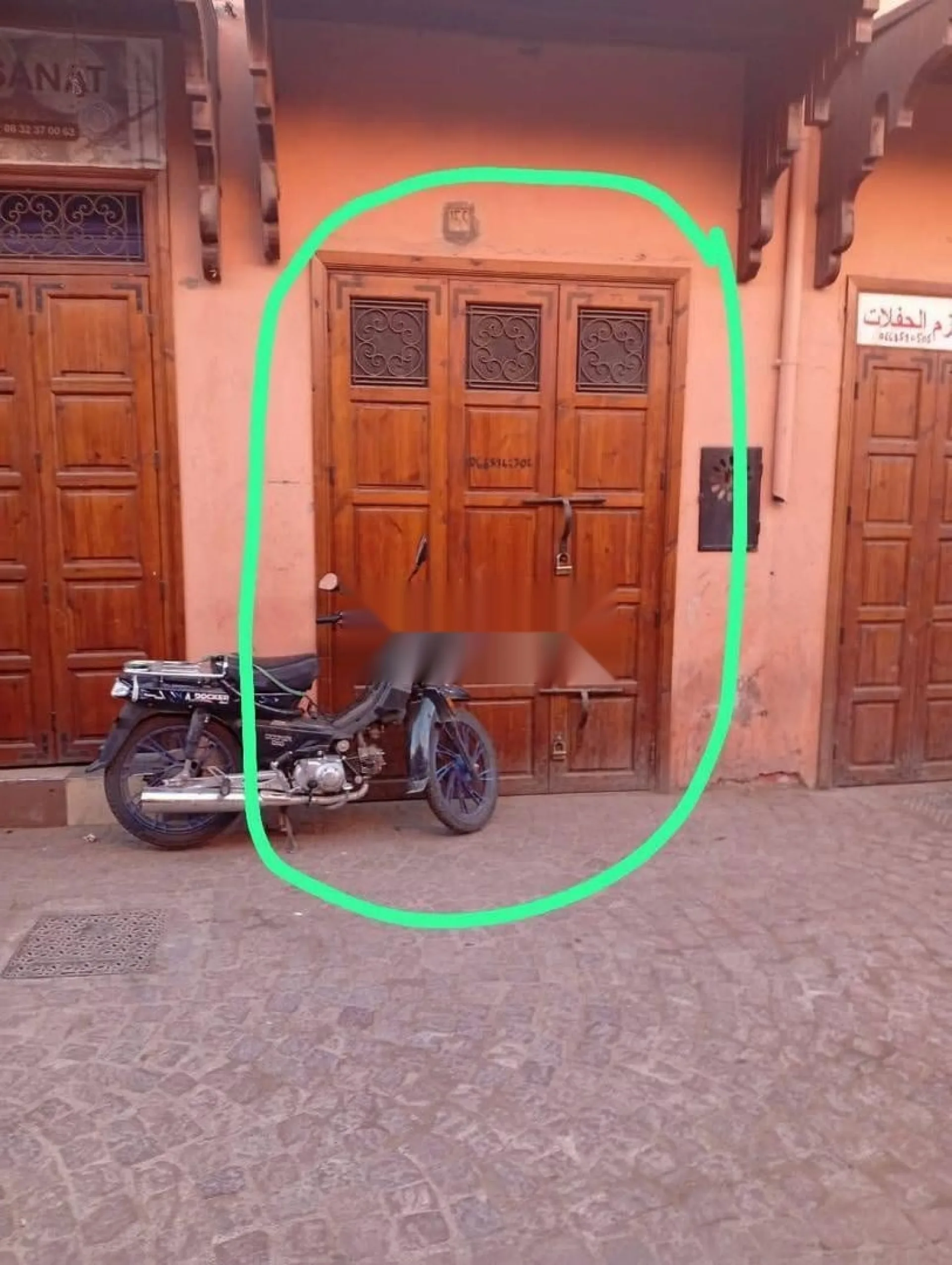 Magasins à vendre, propriété privée, situés à Kasbah