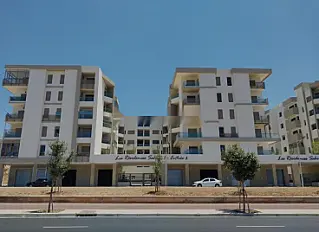 Très beaux locaux commerciaux