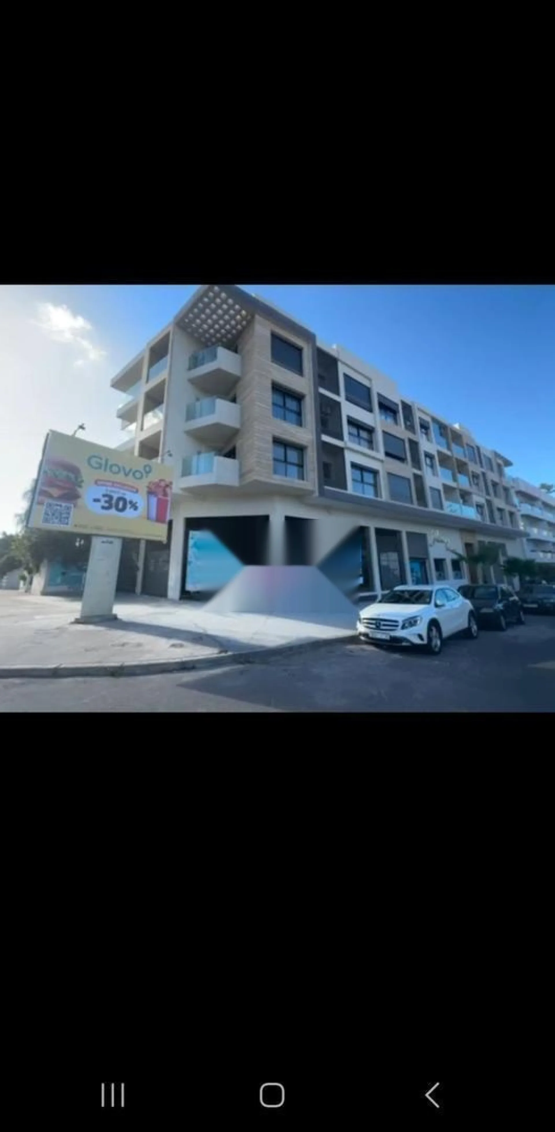 Magasin cinq rideaux faisant angle Bd Ghandi