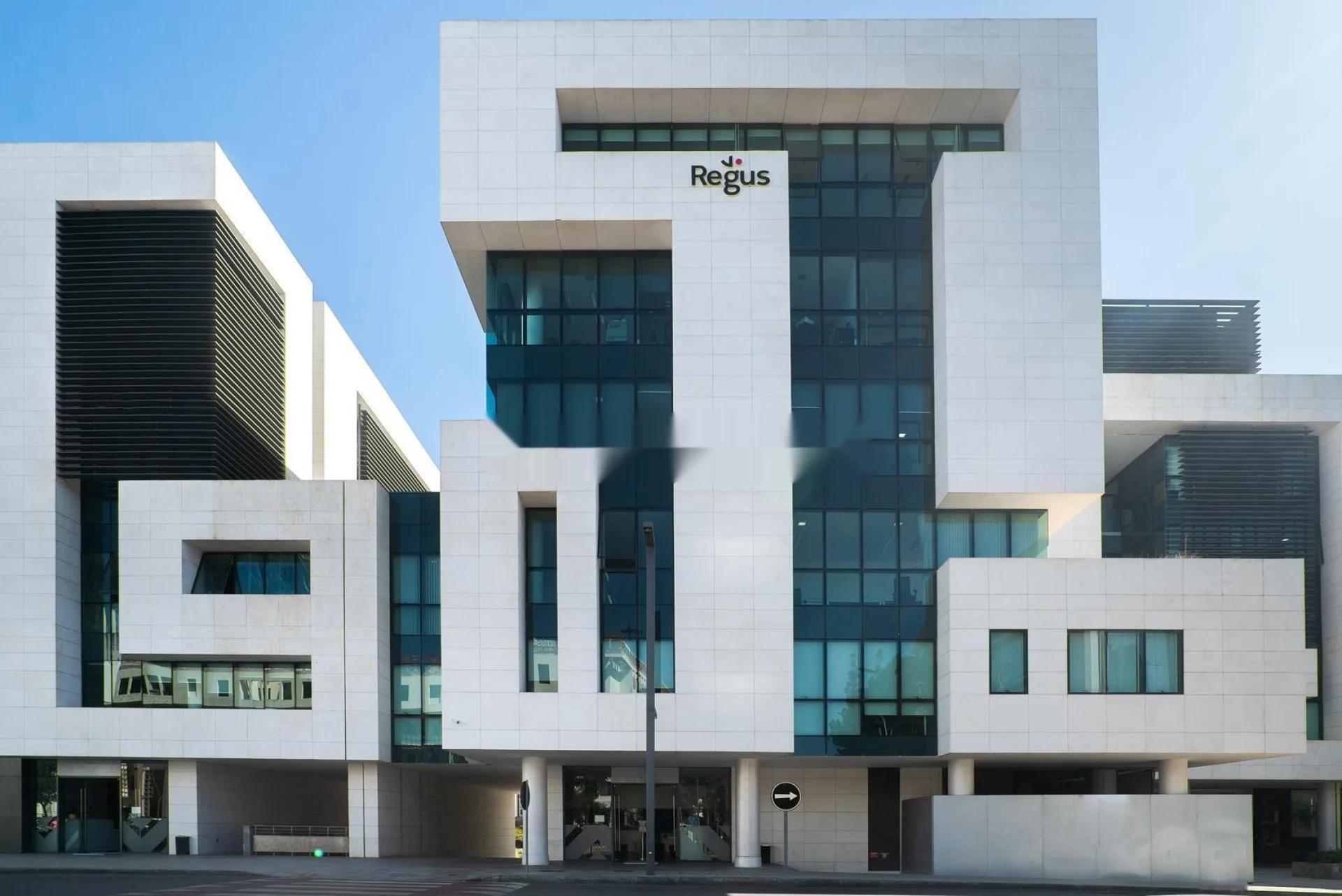 Bureau privé pour 5 pers. à RABAT, Mahaj Ryad