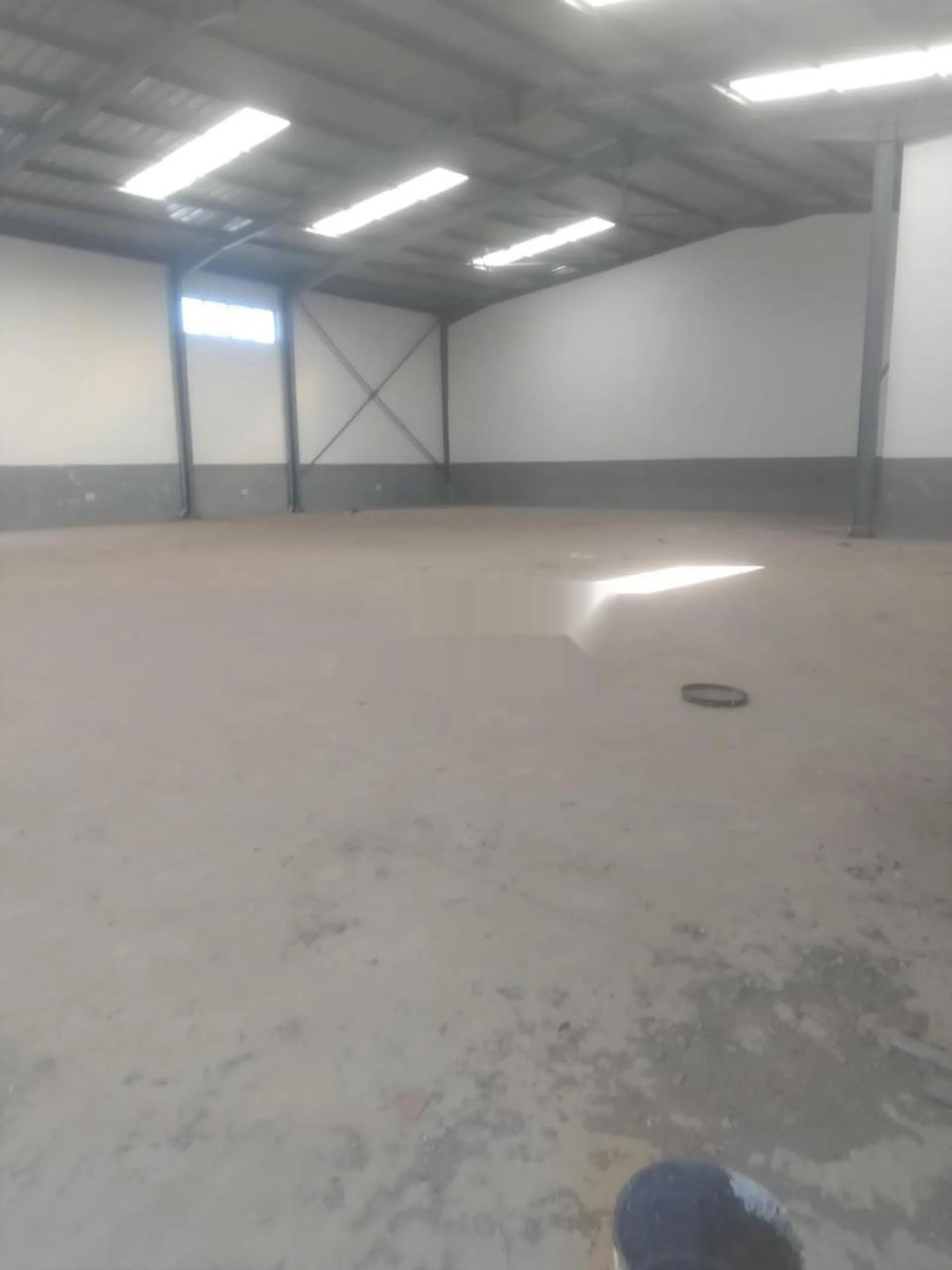 Hangar 1500m2 industriel à Laasilate
