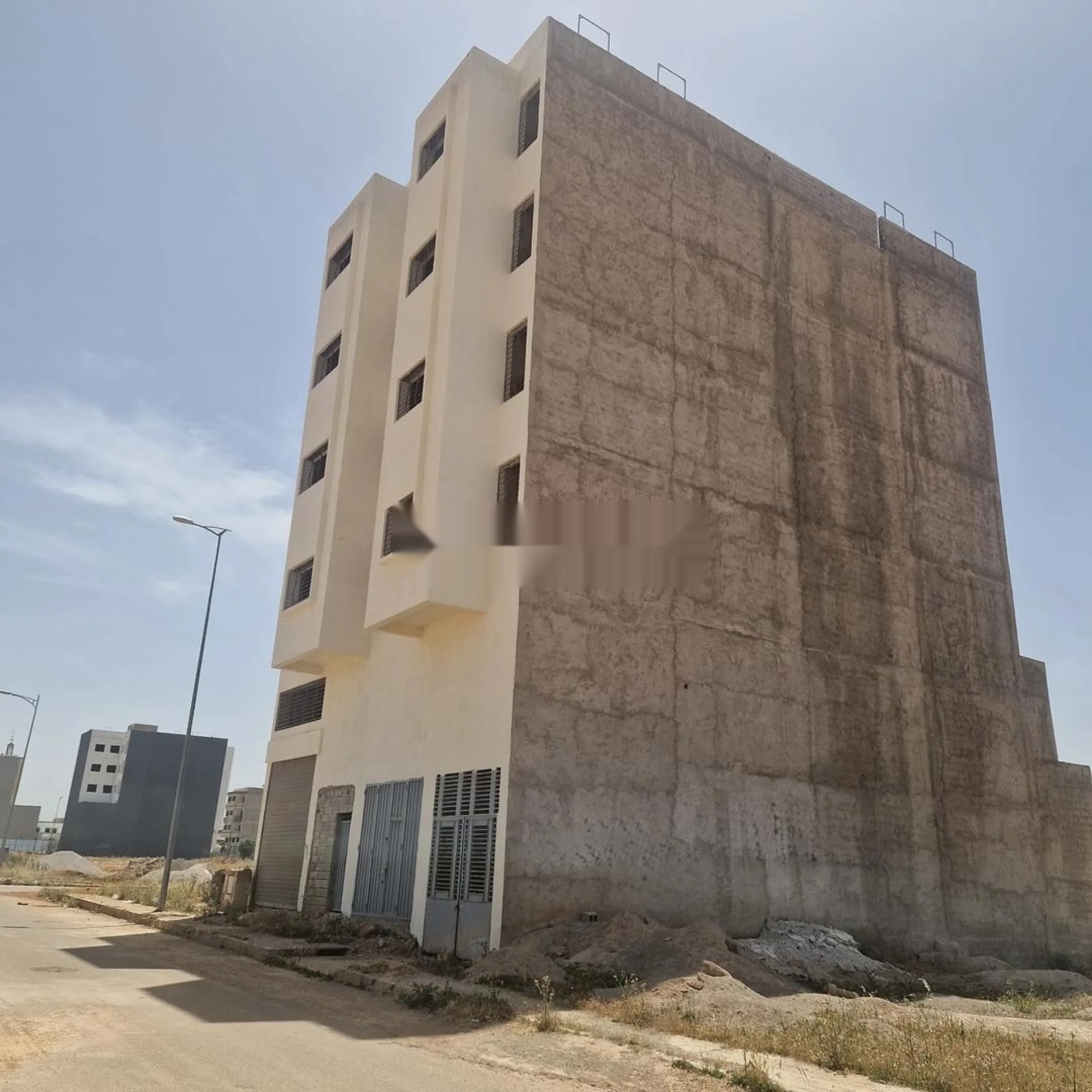 Terrain d'une superficie de 228 m² autorisé R4