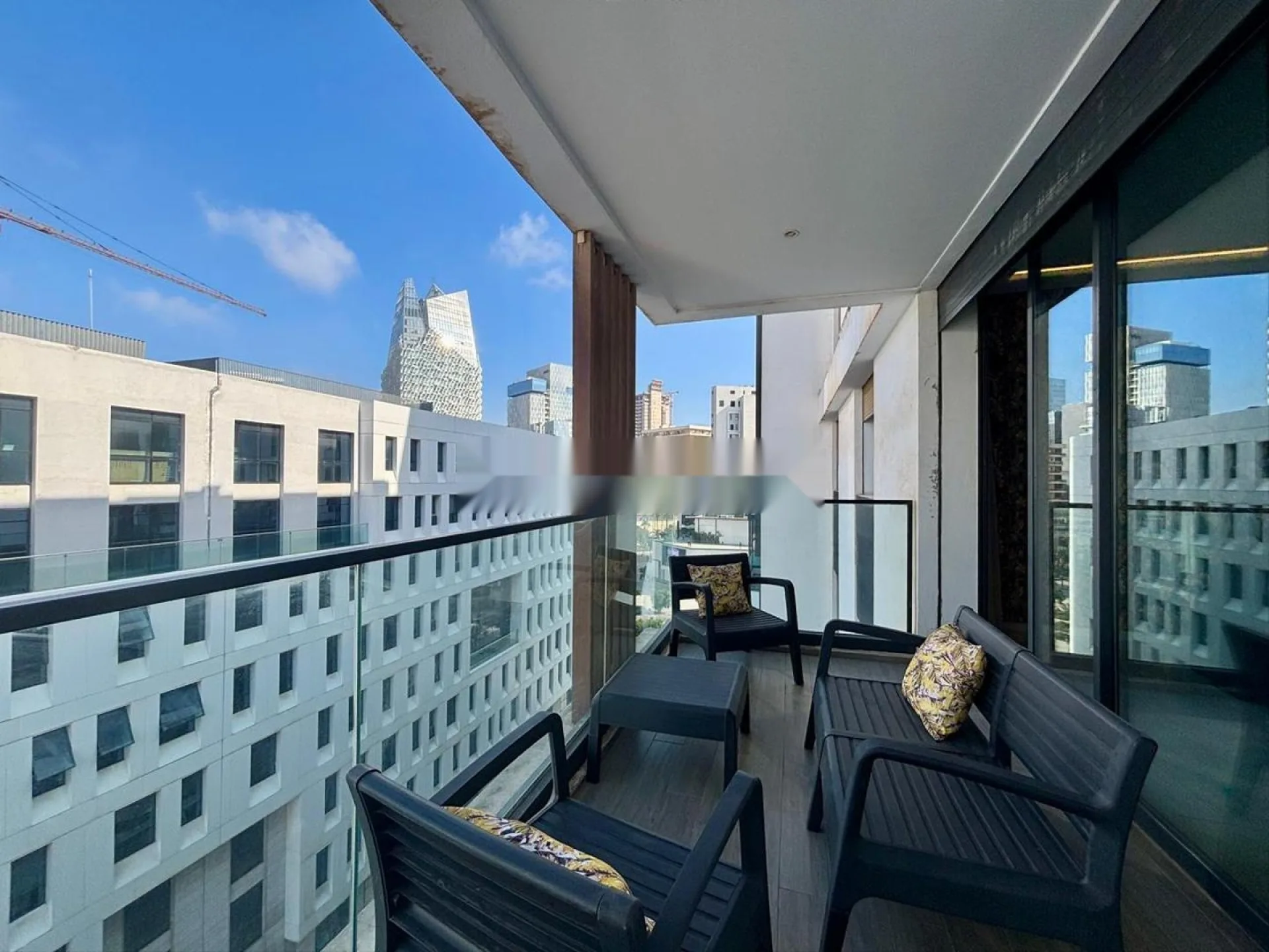 Appartement traversant meublé au 8e étage - CFC