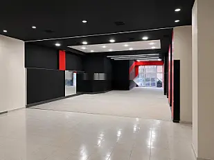 LOCAL COMMERCIAL DE 155 m² SUR BOULEVARD GHANDI