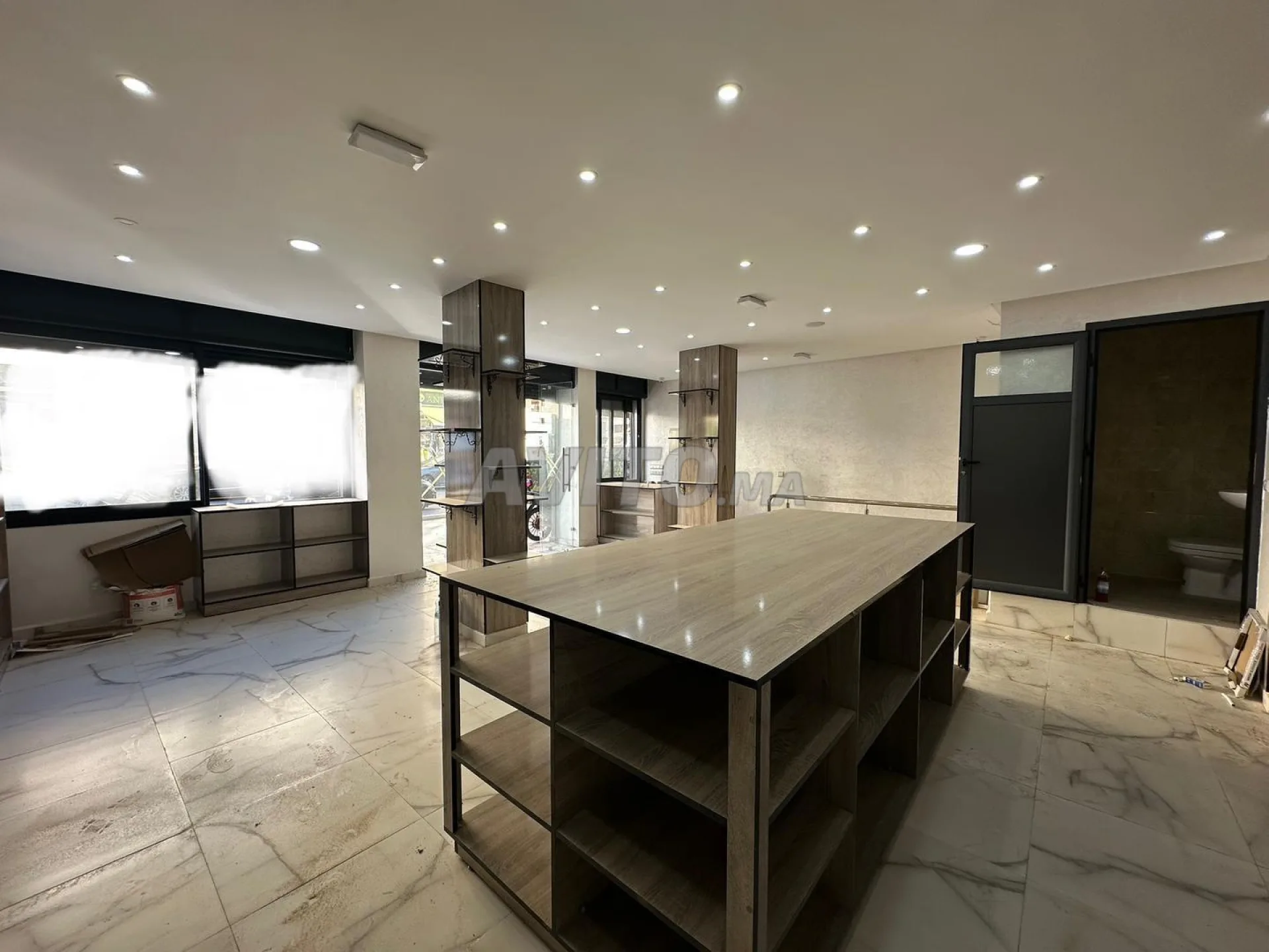 Magasin 125m² Total Secteur Wifak