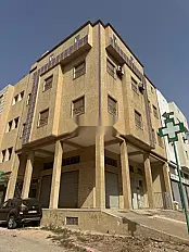 مبنى للبيع مع 5 عقود ملكية