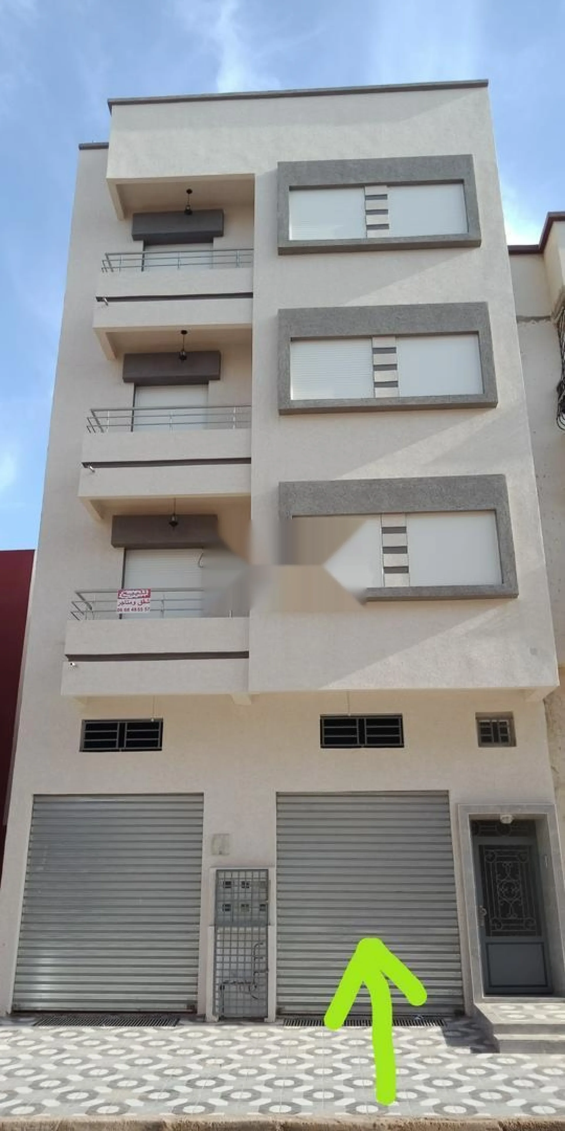 À vendre magasin enregistré avec un sous-sol (cave)