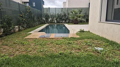 Villa neuve haut standing en résidence fermée