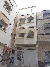 Près de la gare: Maison à deux étages, sous-sol et garage