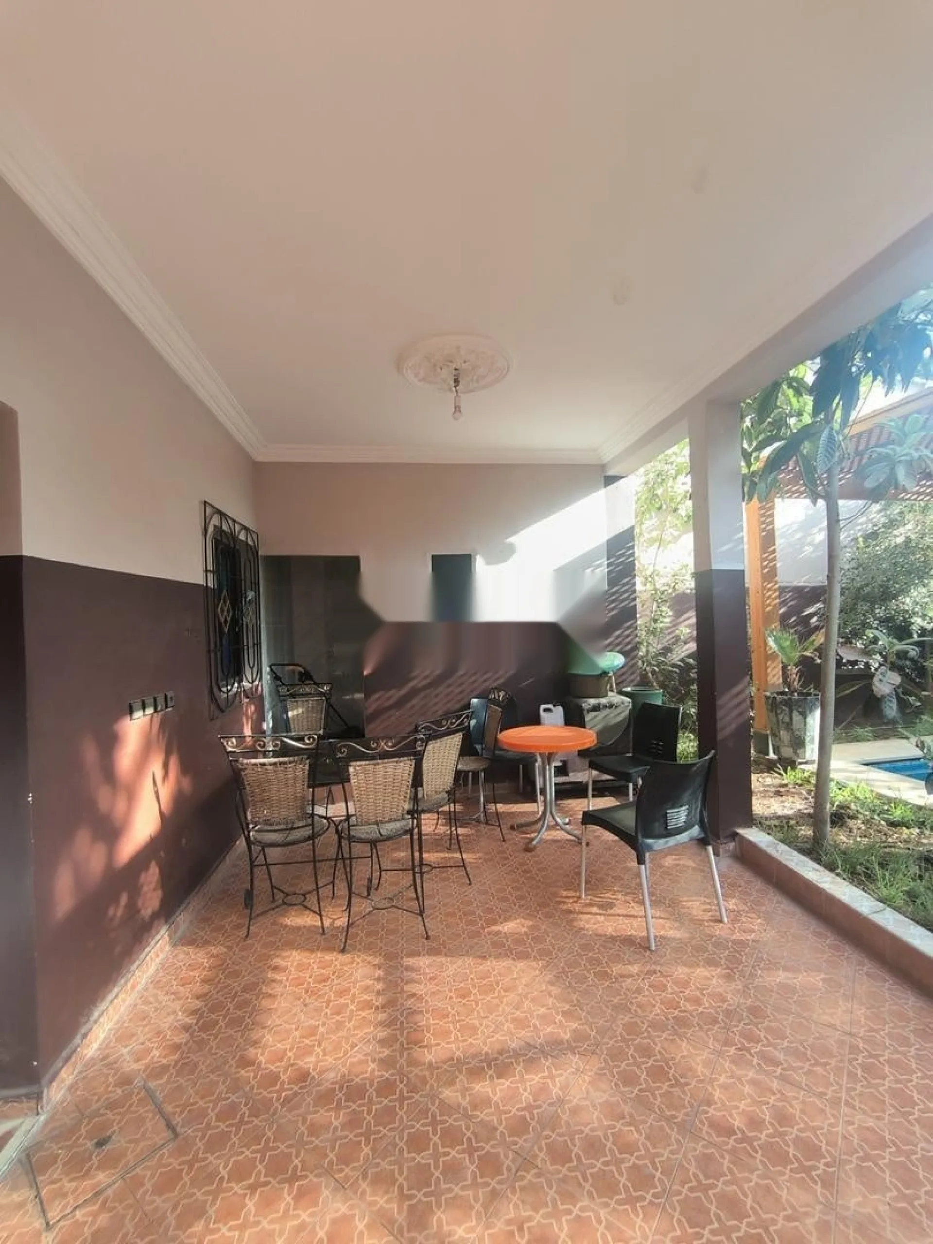 Villa avec piscine à vendre sur route Aït Ourir