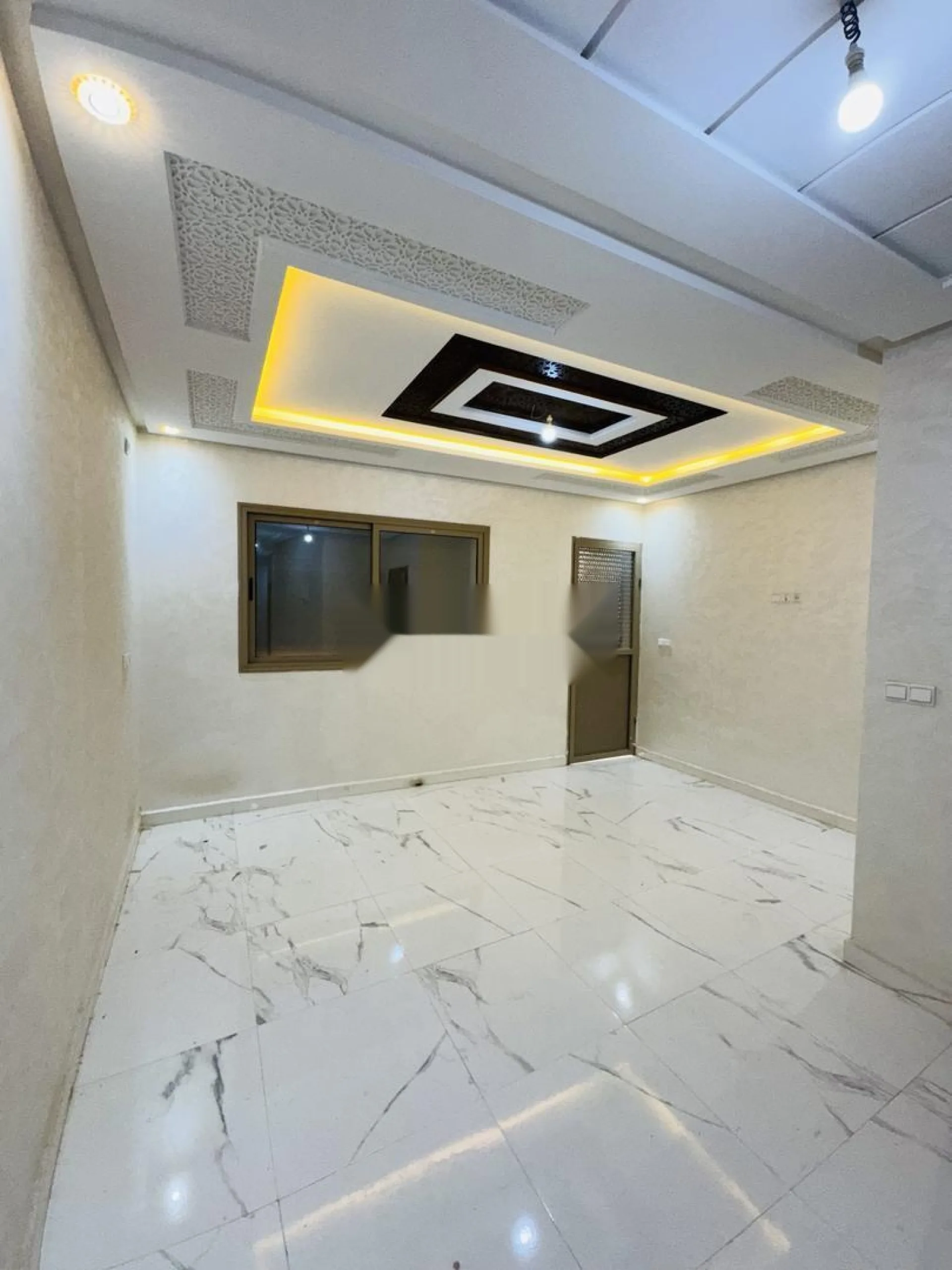 APPARTEMENT À VENDRE PARKING ET ASCENSEURS