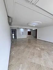 ١٤٣ مترًا مربعًا