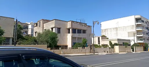 طريق إيموزار أمام قاعة الحفلات البهجة 1