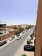 معرض تجاري (شوروم) على شكل بلاطو تجاري للإيجار في مراكش