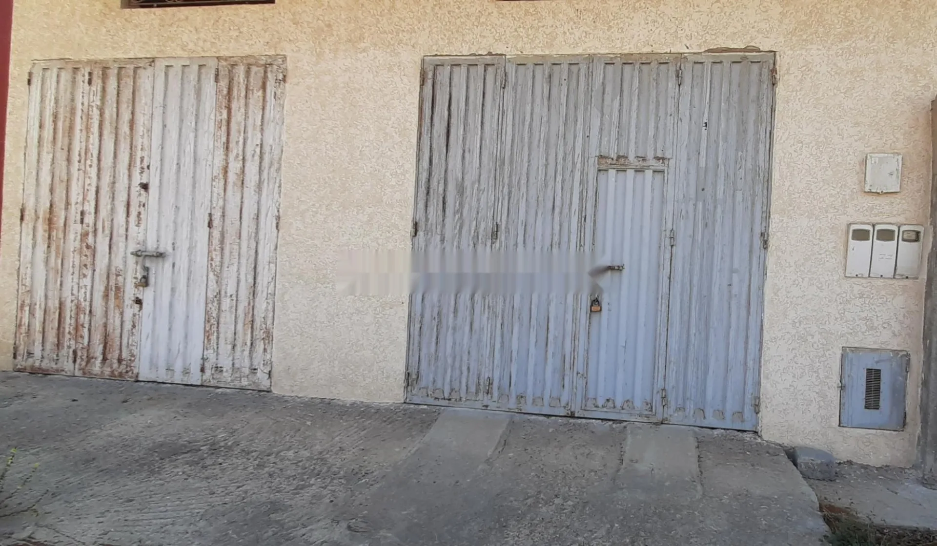 مرآب للإيجار