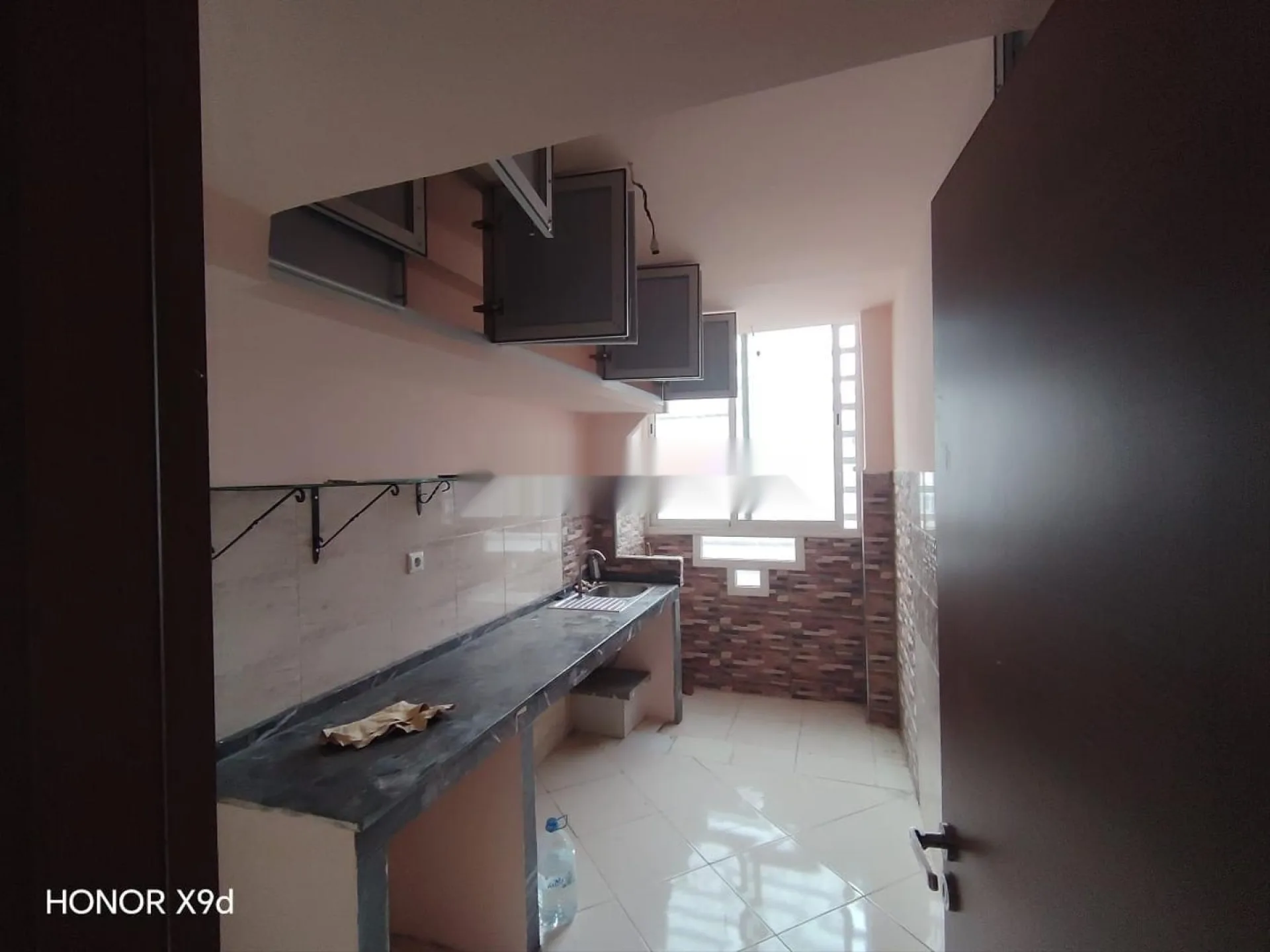 JOLI APPARTEMENT 2ÈME ÉTAGE RÉSIDENCE SAFAA BOUSKOURA 2500 DH
