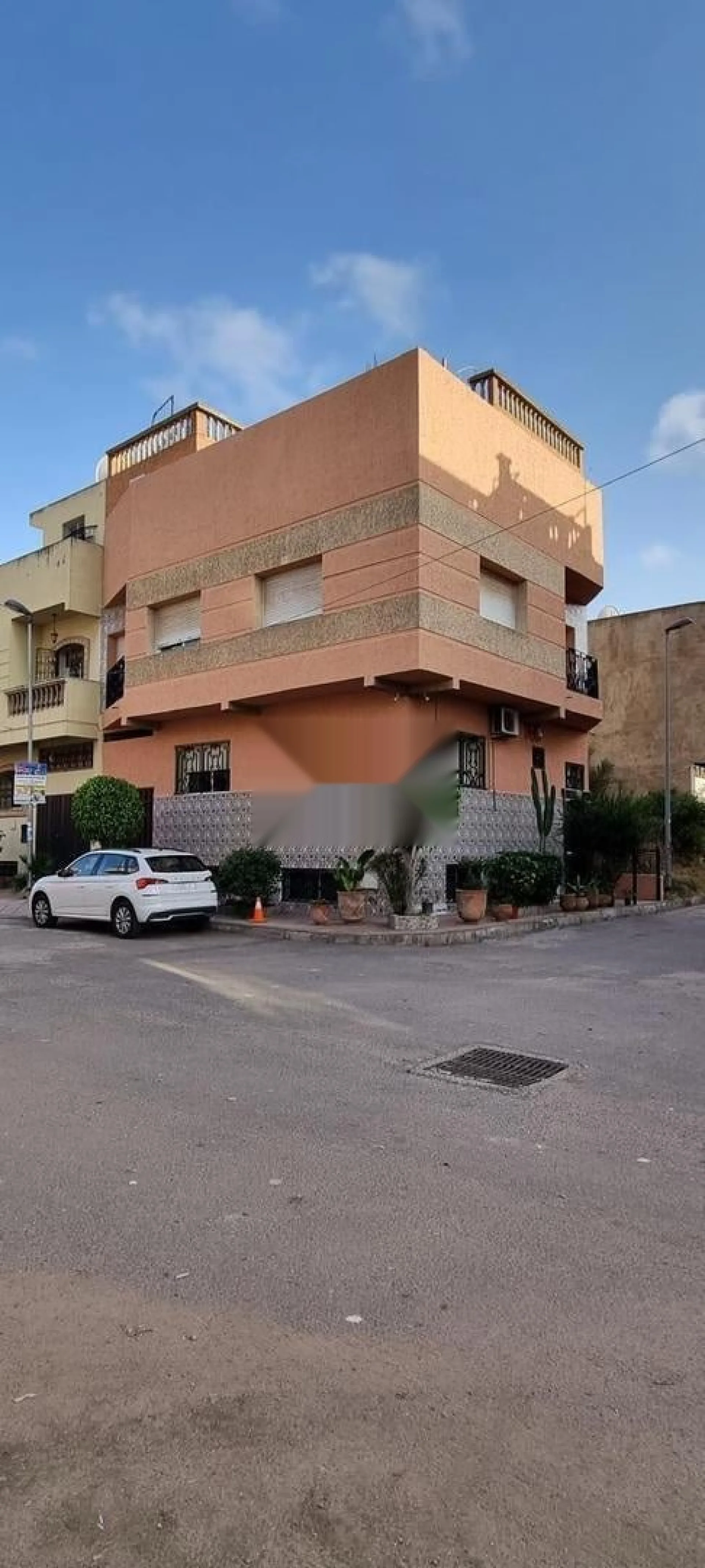 منزل بواجهتين مزدوجتين، مساحة صالحة للسكن 287 متر مربع، 4 طوابق