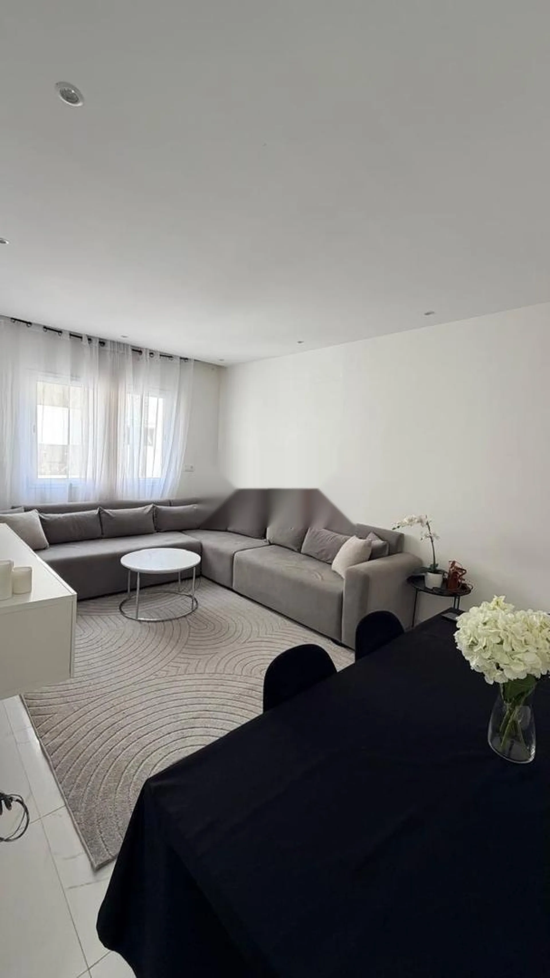Appartement meublé entièrement rénové à vendre