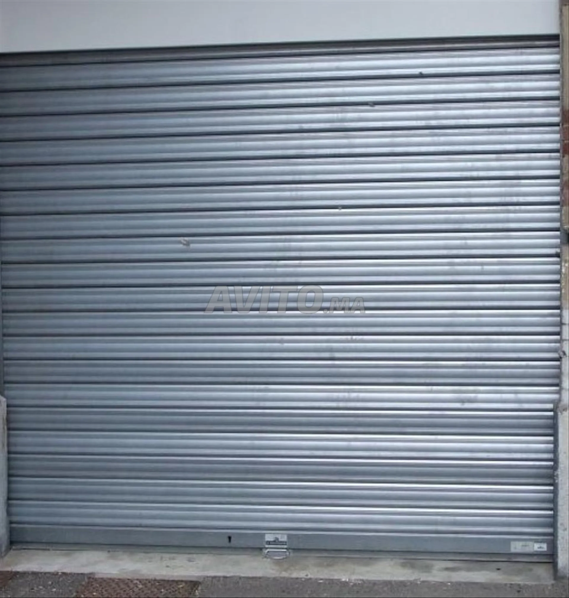 Grand garage À louer à Akkari