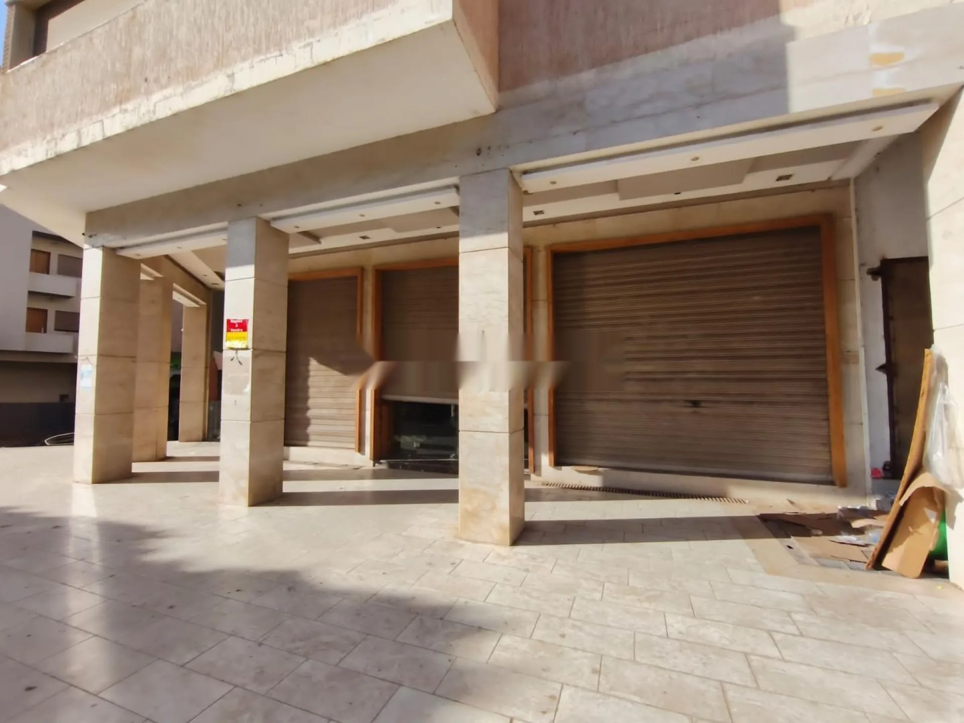 Local commercial sur avenue principale
