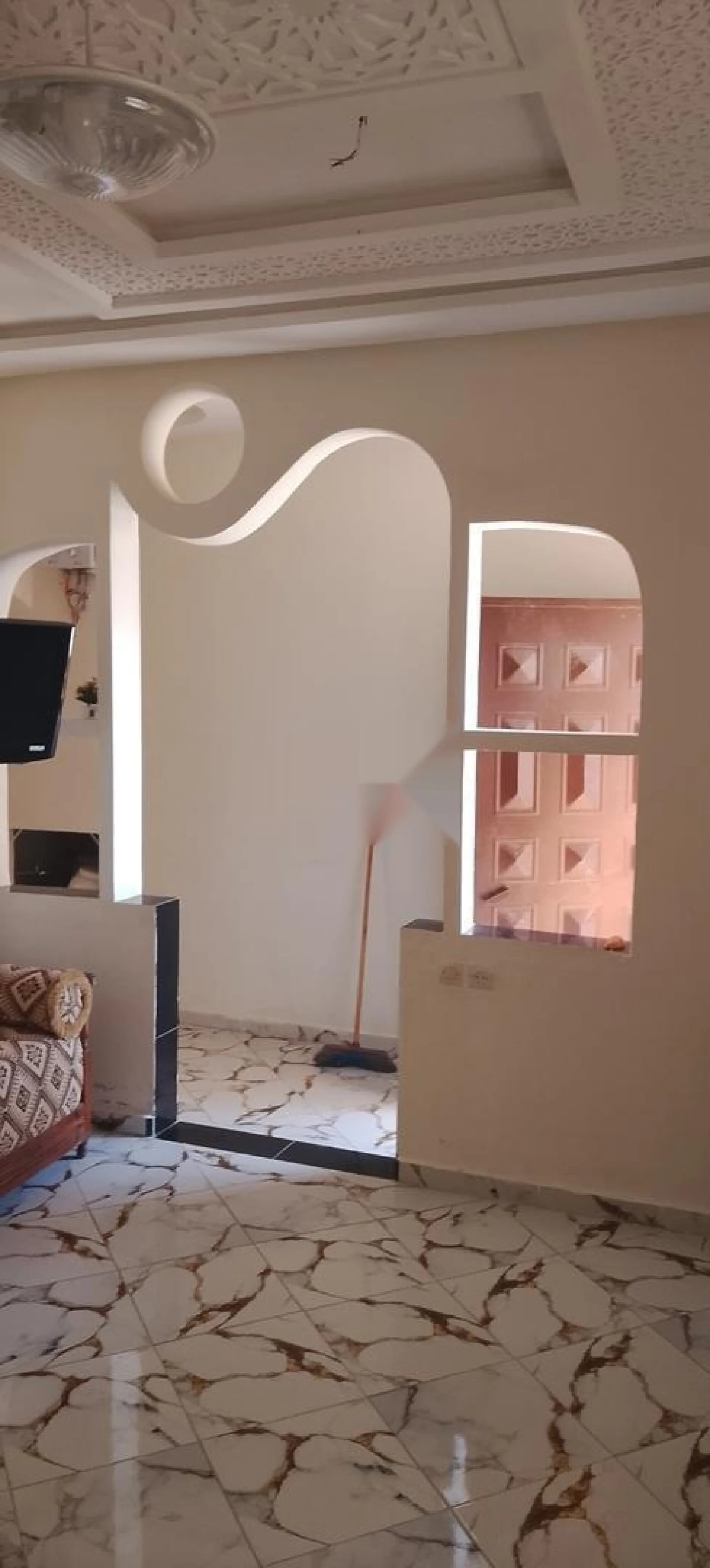 منزل للإيجار على بعد 2 كلم خارج الوليدية