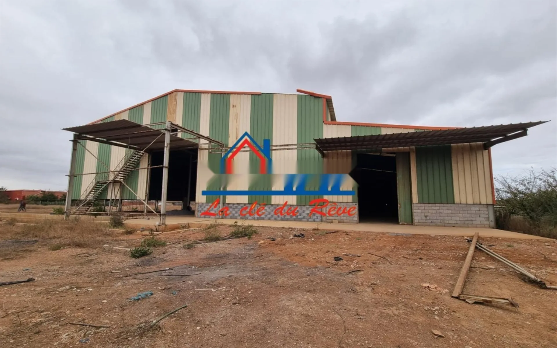 À Louer - Entrepôt de 2 600 m² à Skhirat