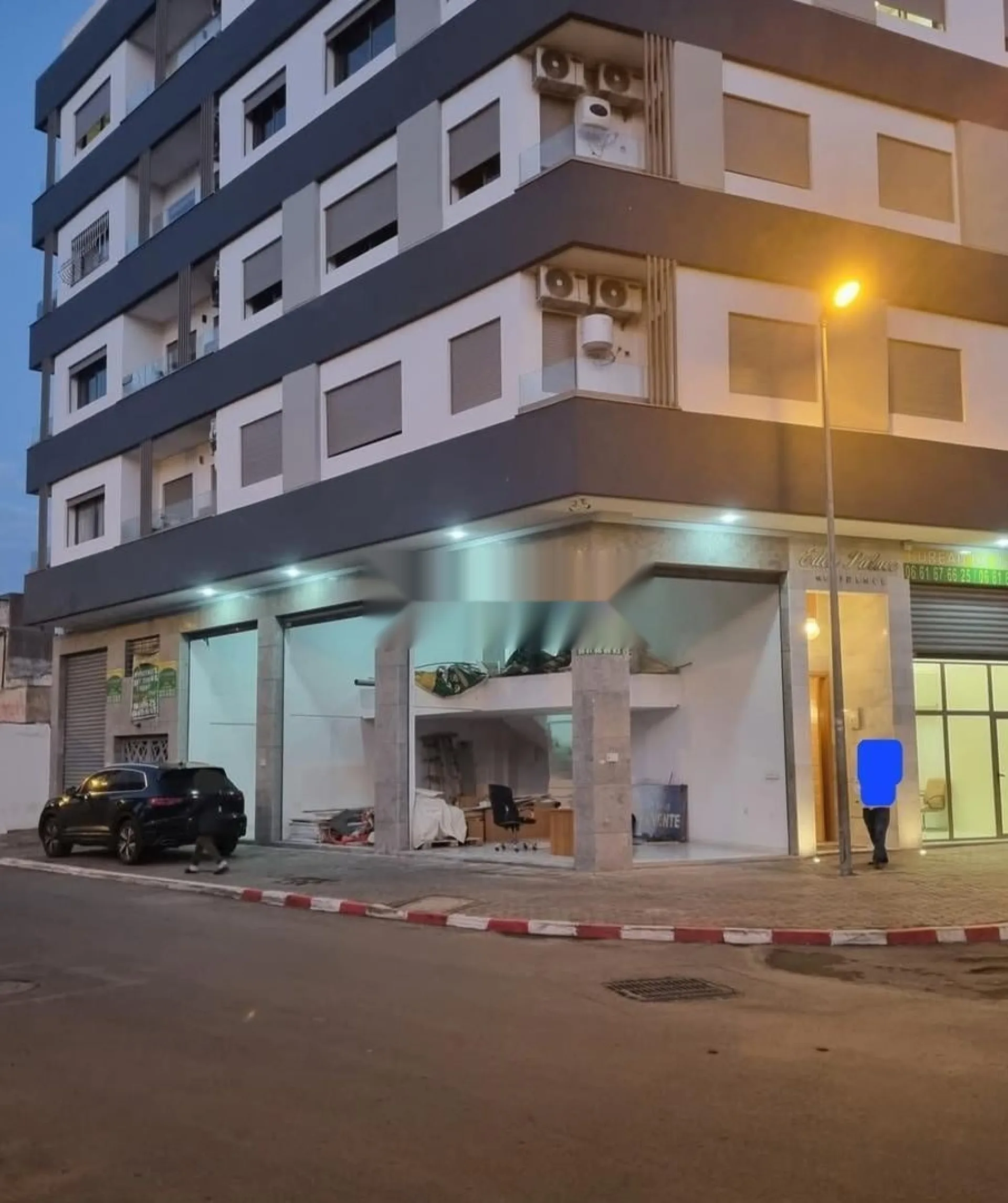محل بواجهتين في عين السبع، جد مرئي