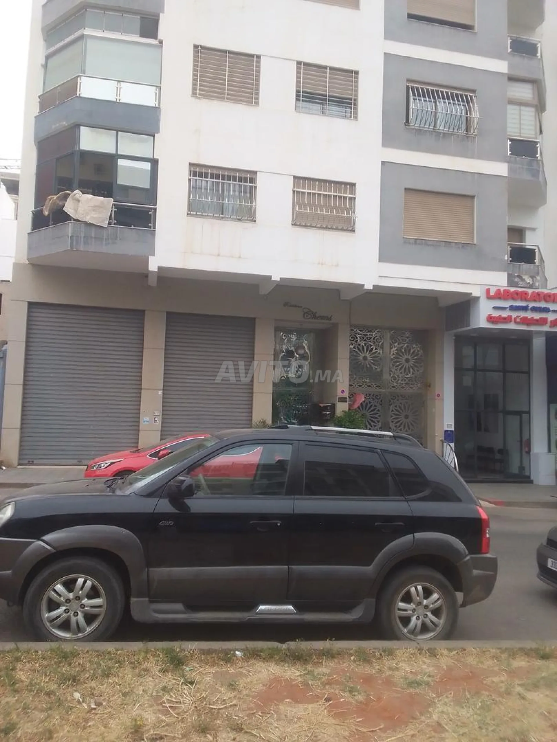 Très beau magasin 2 rideaux sur Bd Salwan