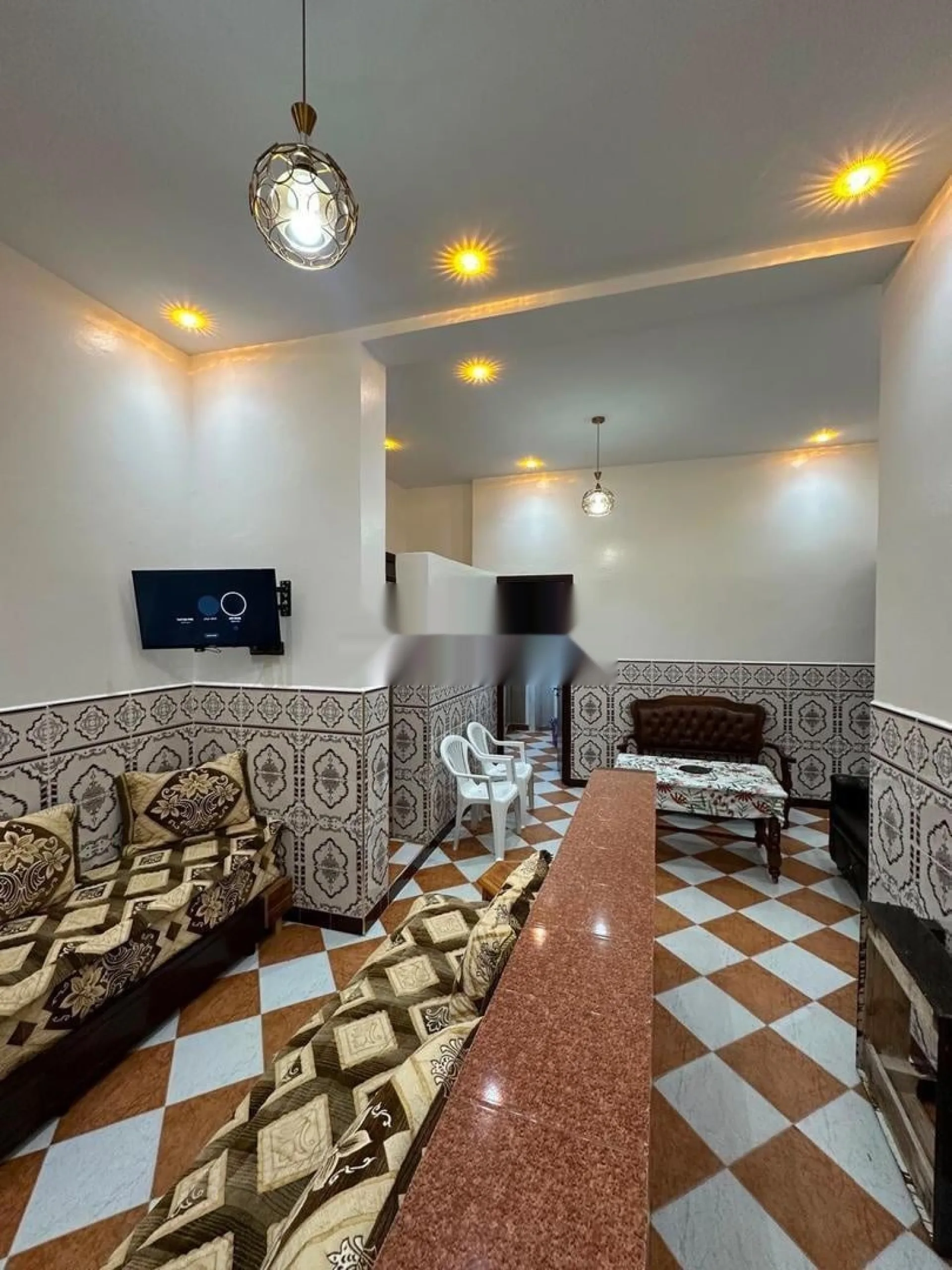 Appartement de soubassement meublé, équipé et propre