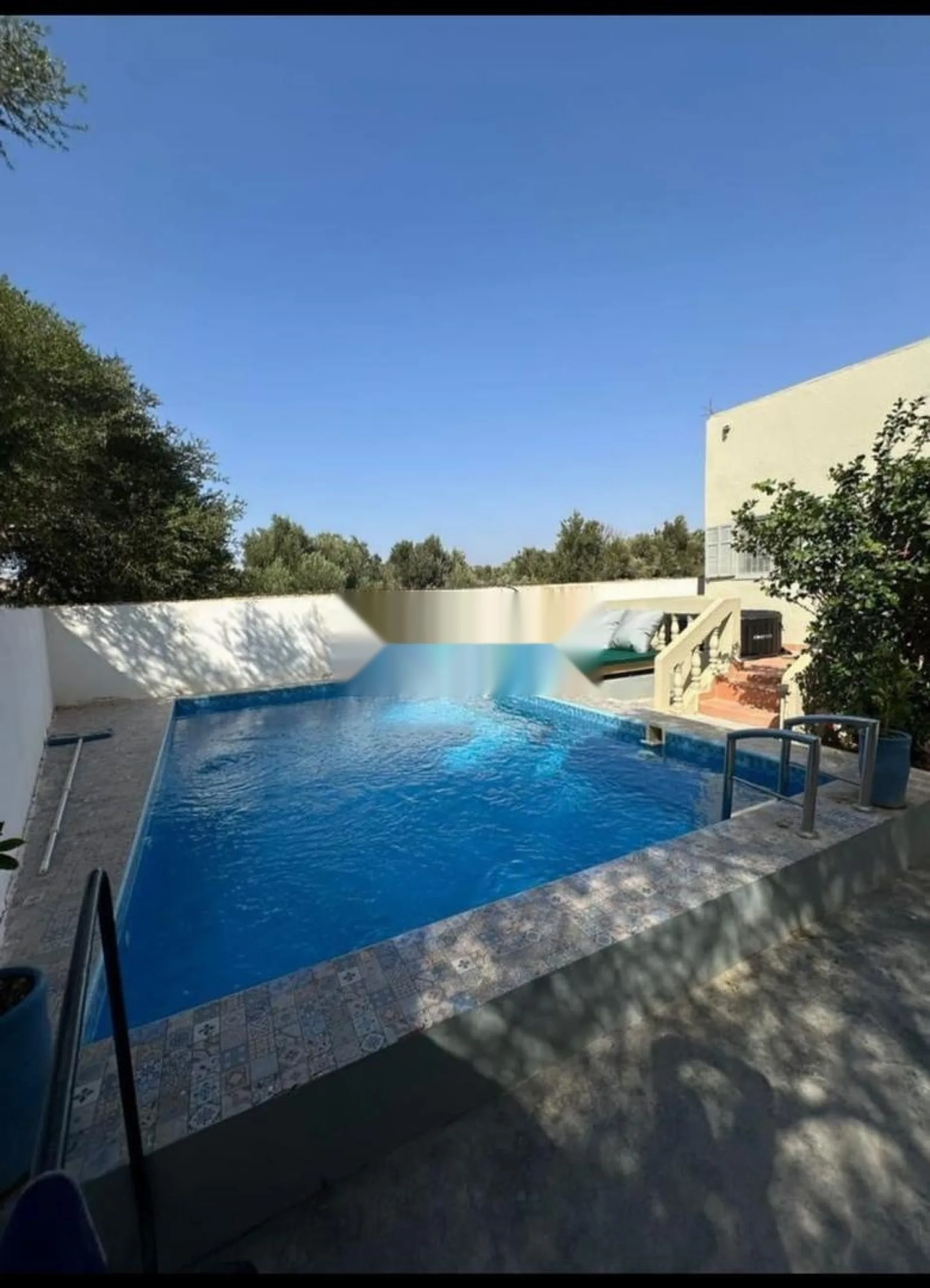 Villa à louer à la journée, prix très abordable. Bienvenue.