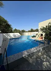 Villa à louer à la journée, prix très abordable. Bienvenue.