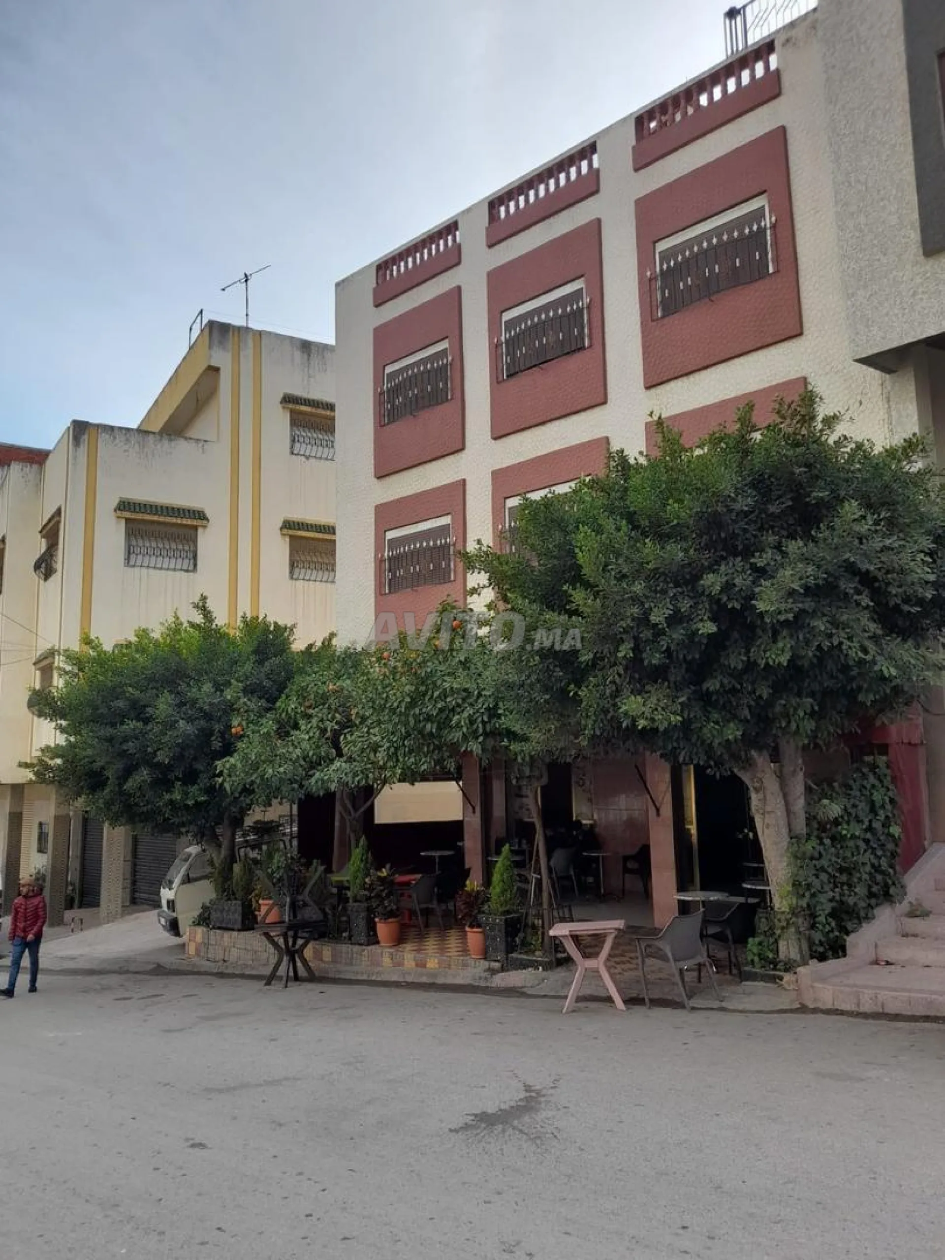 Maison individuelle à vendre avec café au rez-de-chaussée