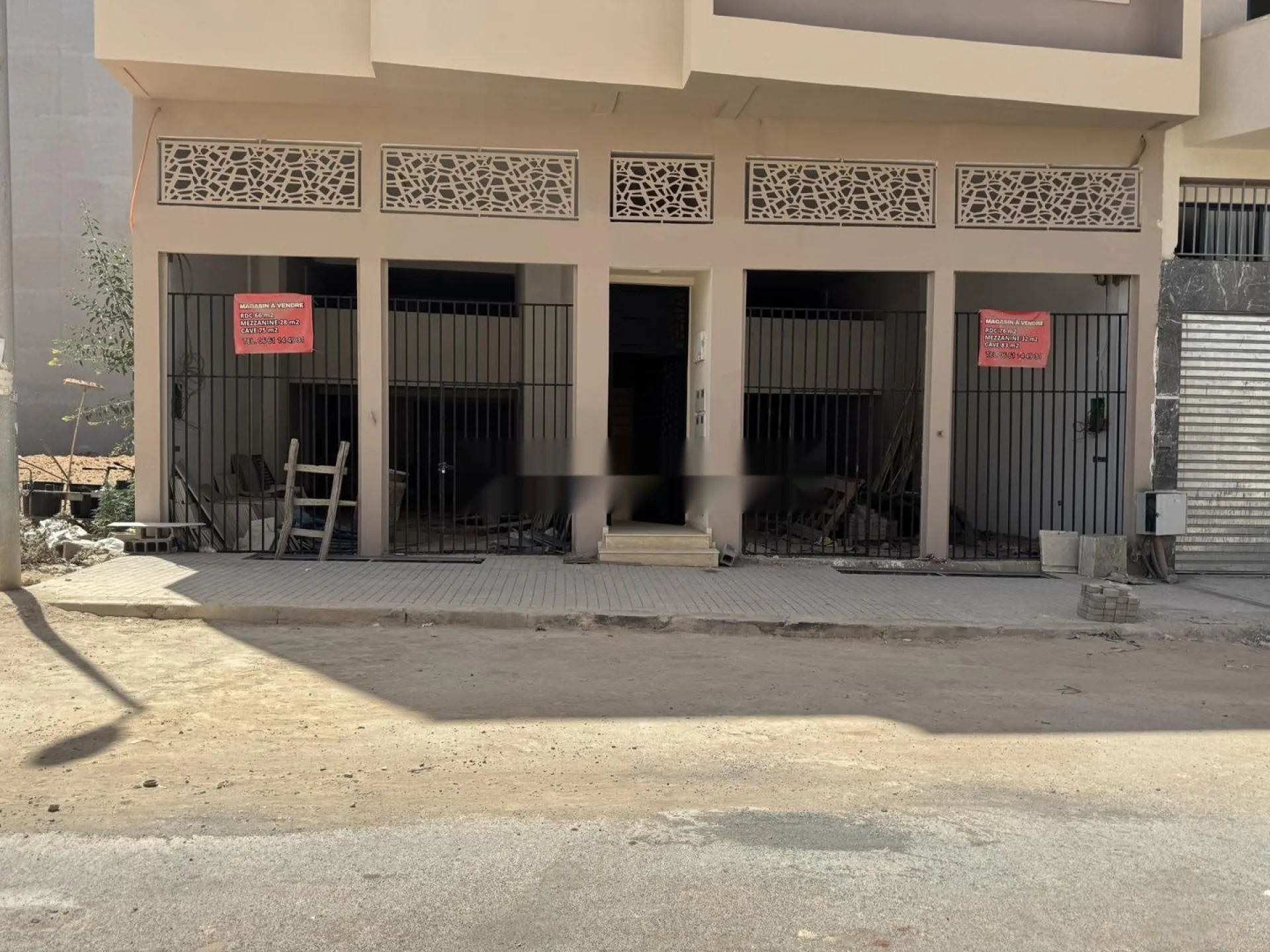 متجر بمساحة 76 مترًا مع طابق نصفي (ميزانين) وقبو في سيدي معروف