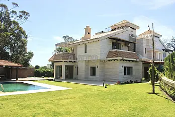 MAGNIFIQUE VILLA AVEC PISCINE