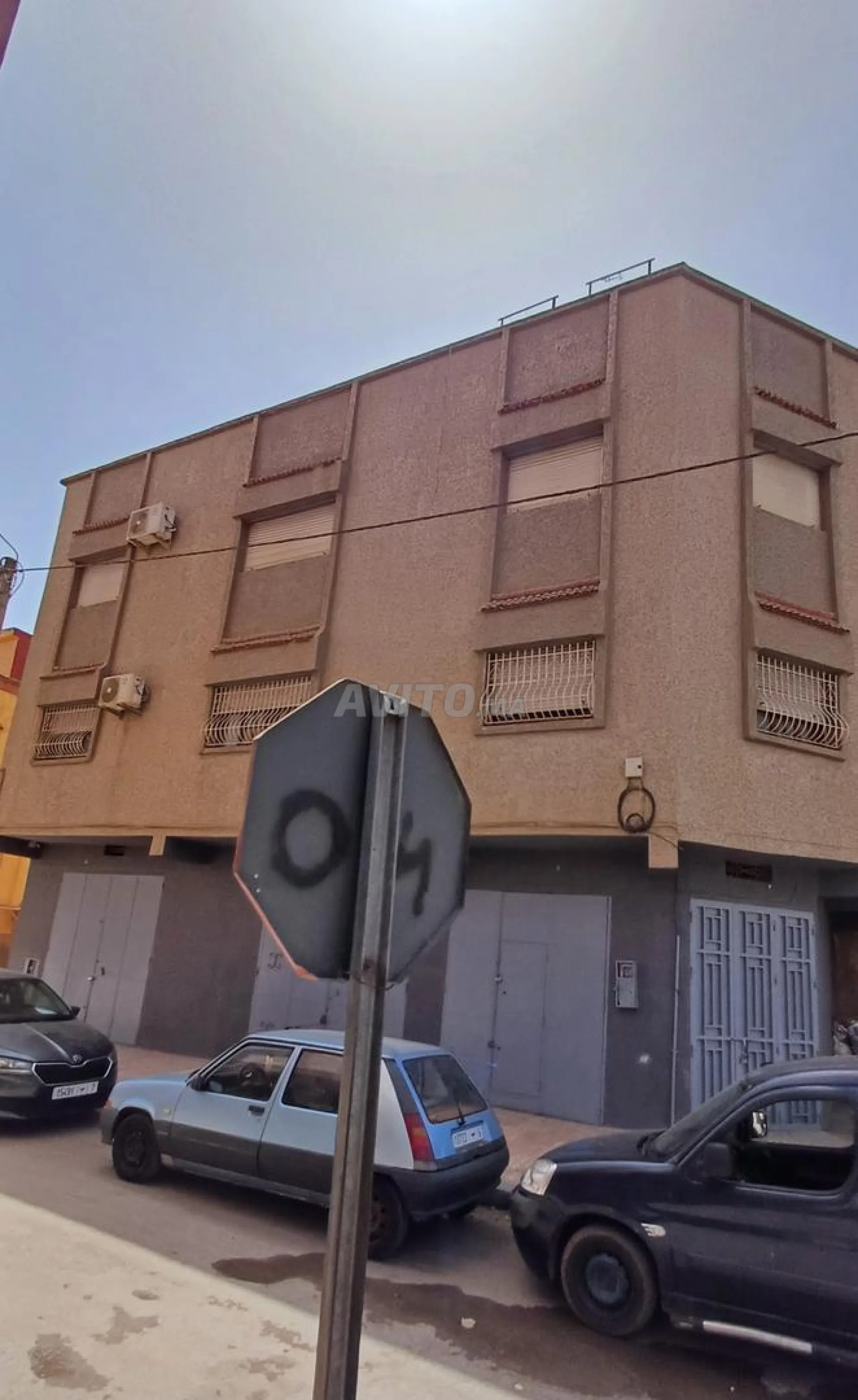 Maison titrée avec 3 magasins et 2 étages