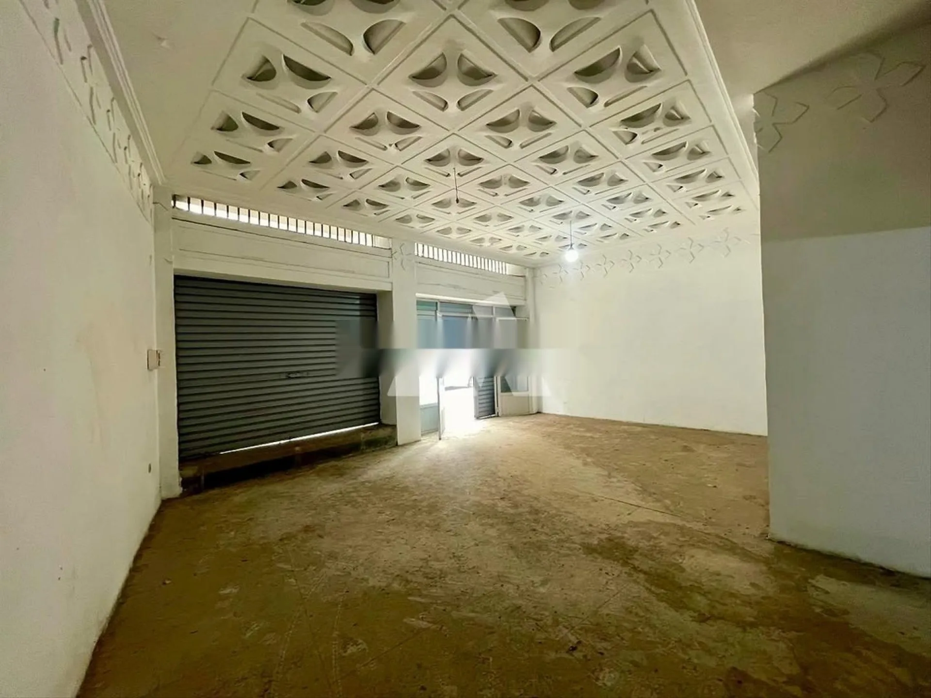 Local commercial 366m² parking Bourgogne MZ-373167