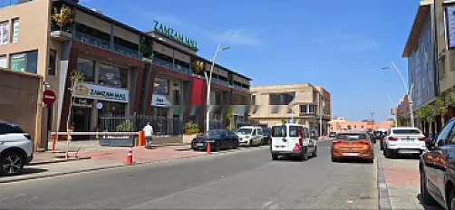 Locale Commercial Showroom à vendre Sidighanem