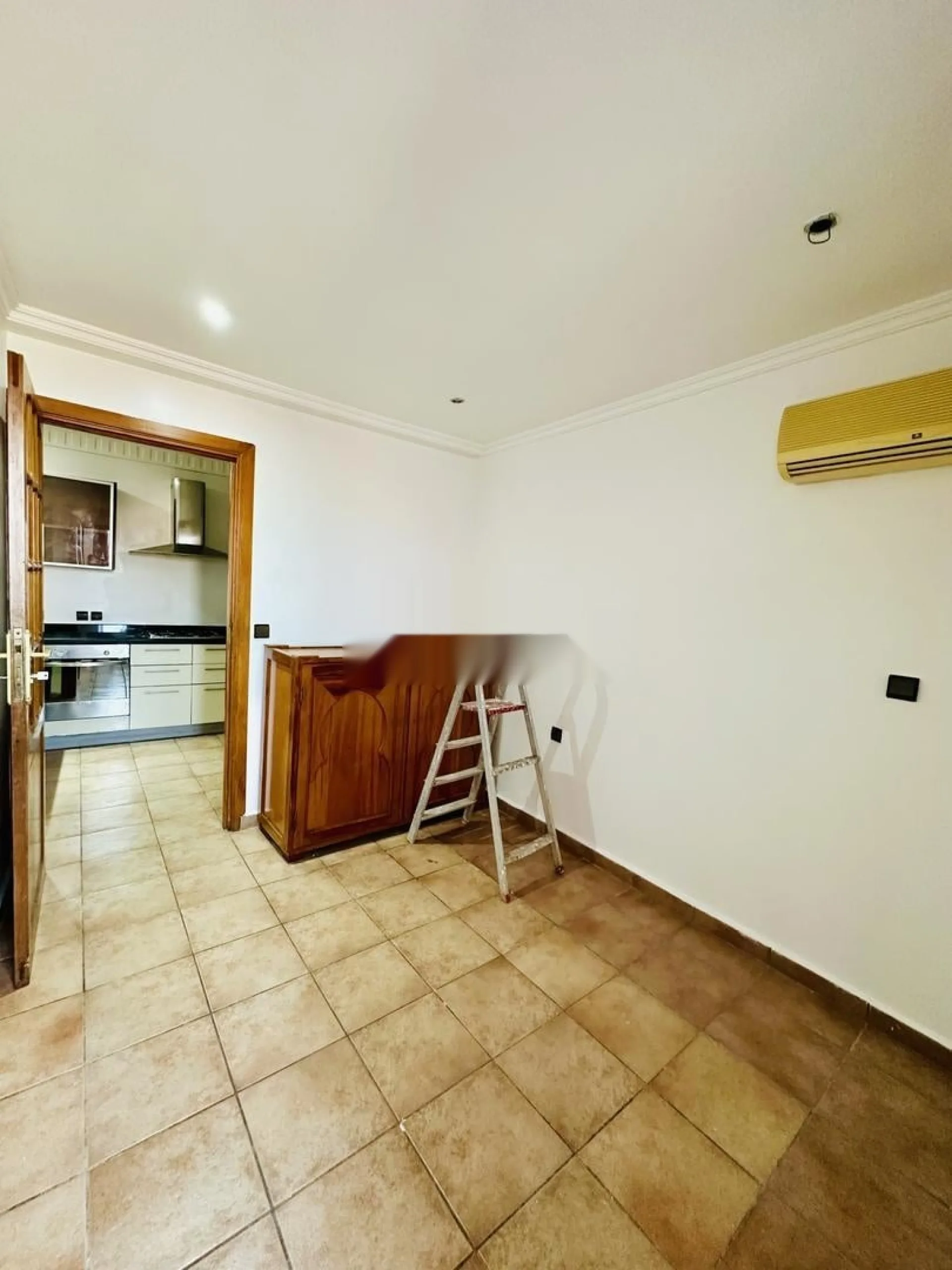 Bel appartement vide à Victor Hugo