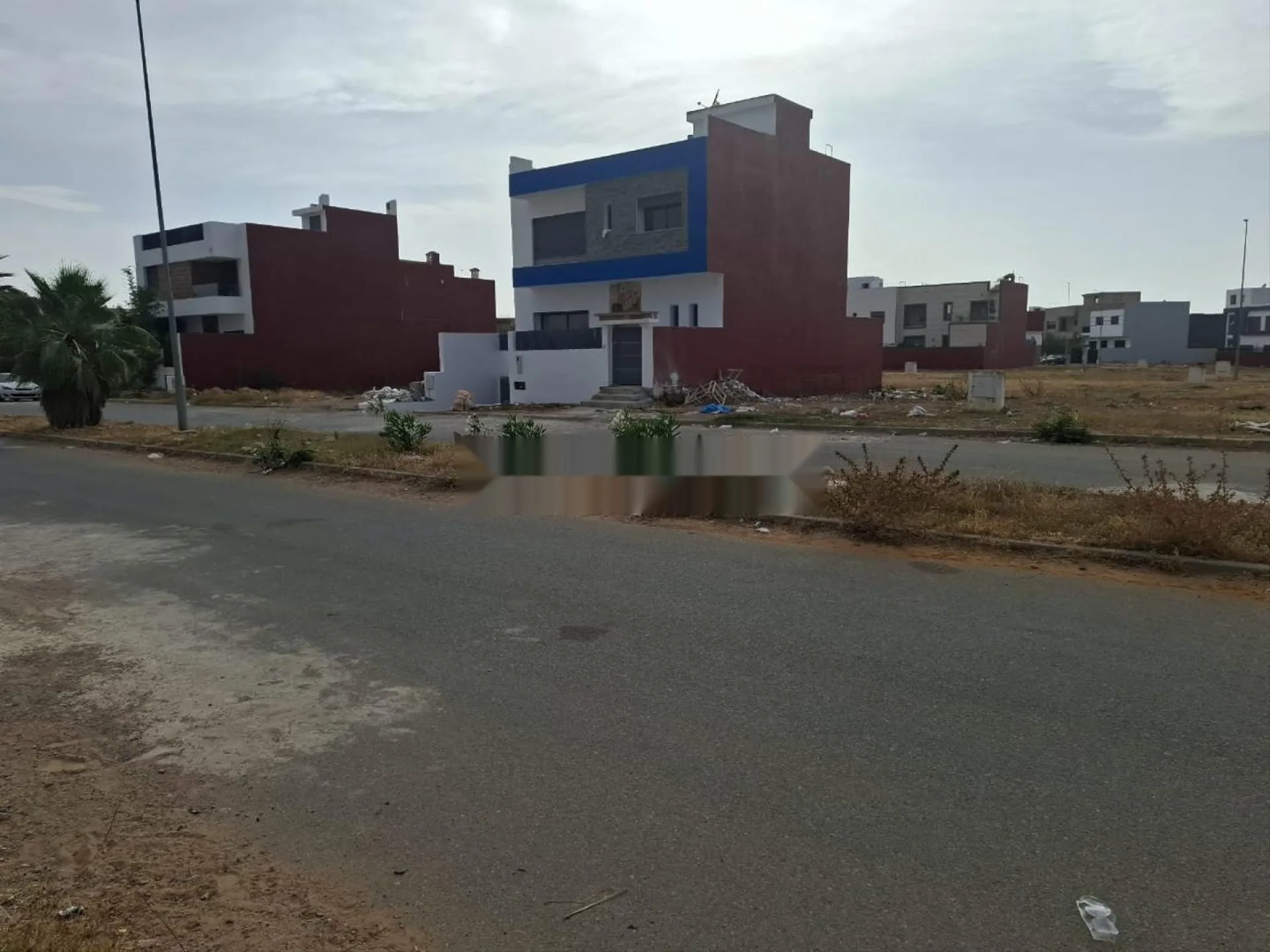 أرض فيلا للبيع بدون إطلالة مباشرة