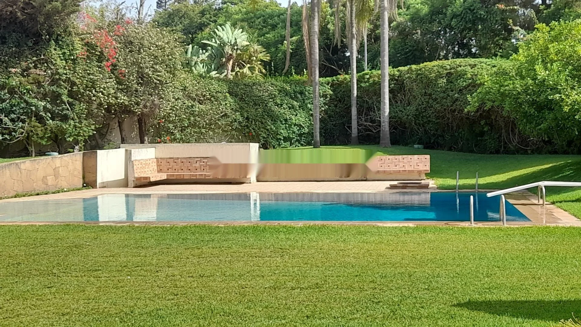 Villa 2000m² deux façades aux Ambassadeurs