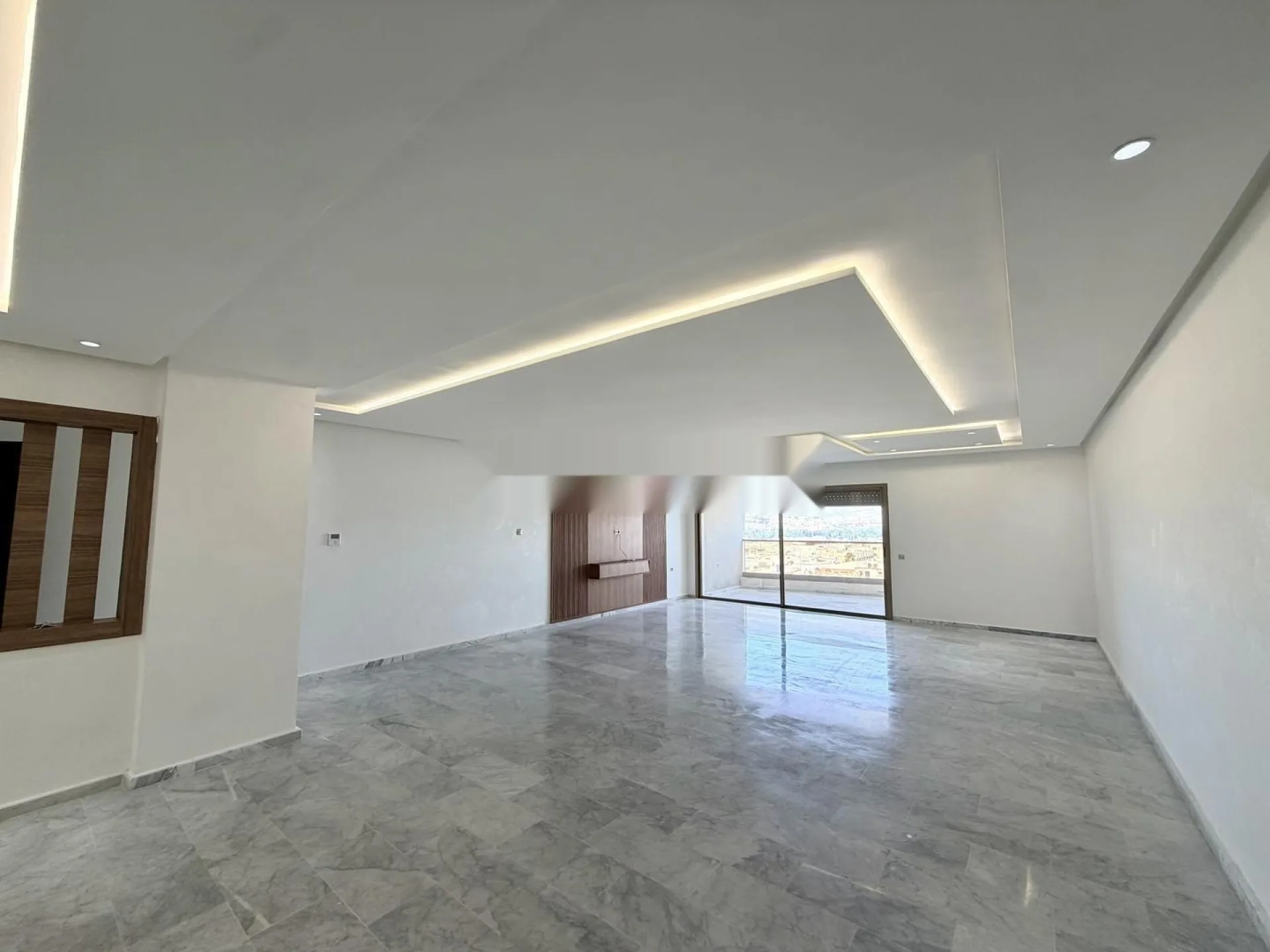 شقة فاخرة جداً - عمارة جديدة